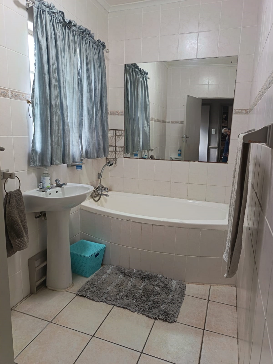 To Let 7 Bedroom Property for Rent in Humansdorp Eastern Cape